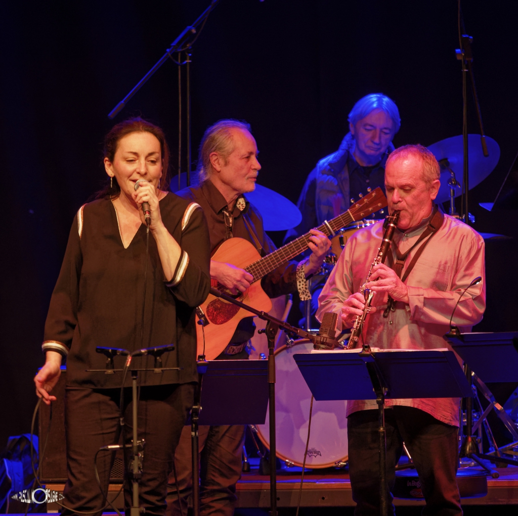Claire Elzière , Chanteuse,
Dominique Cravic , guitare
Jean-Claude Gouy, Batterie
Bertrand Auger
March 2019 © PascalMorsagne