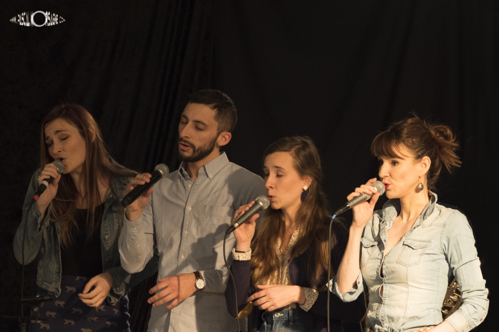 SHADES est un ensemble composé de 3 chanteuses, d'1 chanteur et de 2 musiciens, il propose un son de groupe unique qui puise notamment dans l'univers des comédies musicales américaines mais pas seulement ...
March 2019 © PascalMorsagne