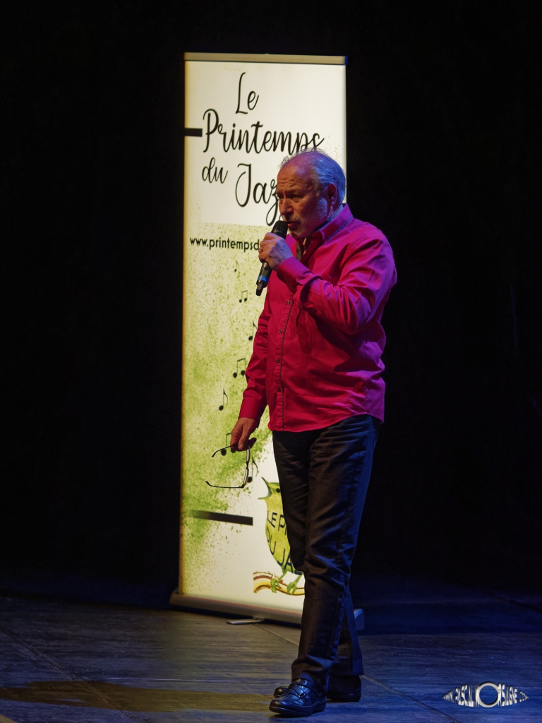 Le pianiste Hervé SELLIN se produit en tentet avec des élève du CRD val Maubué et reprends les morceaux du disque
